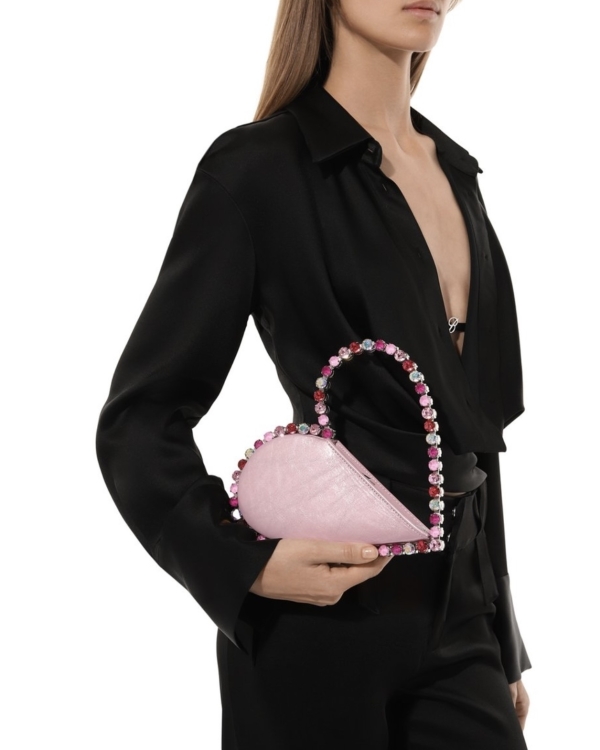 Клатч — то, что нужно невесте в