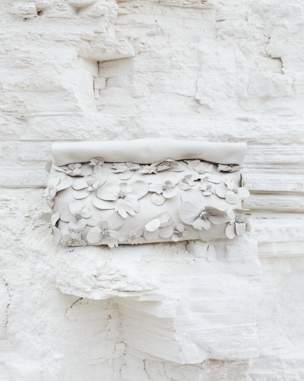 Клатч — то, что нужно невесте в