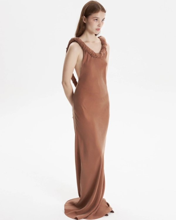 У каких российских брендов можно купить вечерний