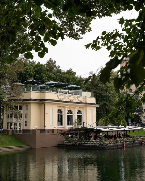Новое Bookcafé, круглосуточное шампанское в ресторане «Erwin.