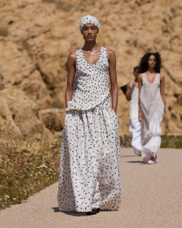 Каким получился весенне-летний показ Jacquemus