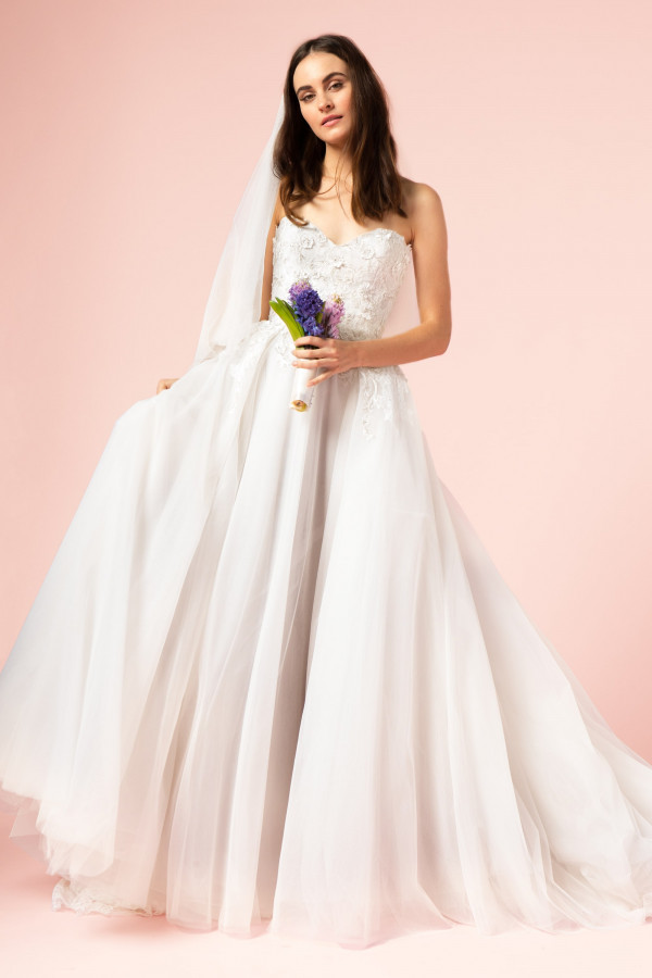 Новые коллекции знаменитых дизайнеров в Wedding by