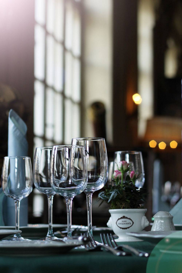 5 ресторанов известных сетей, где можно провести