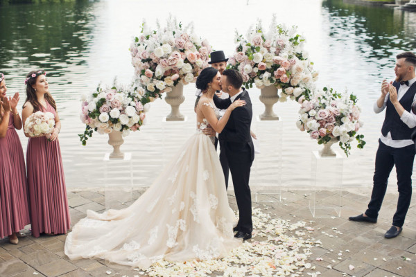 Танцующие звёзды: свадьба в загородном ресторане «Вилла