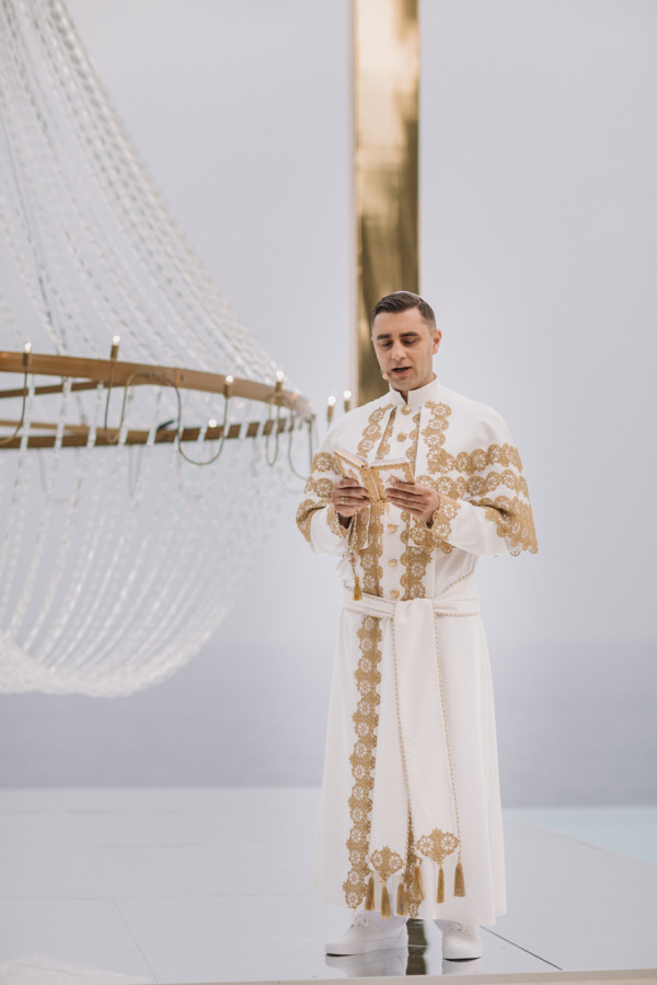 Ведущие Олег Савельев