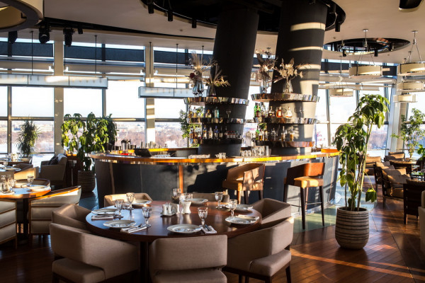 5 ресторанов известных сетей, где можно провести