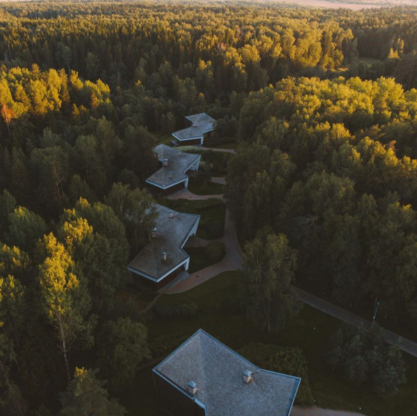 Загородные коттеджи для камерной свадьбы