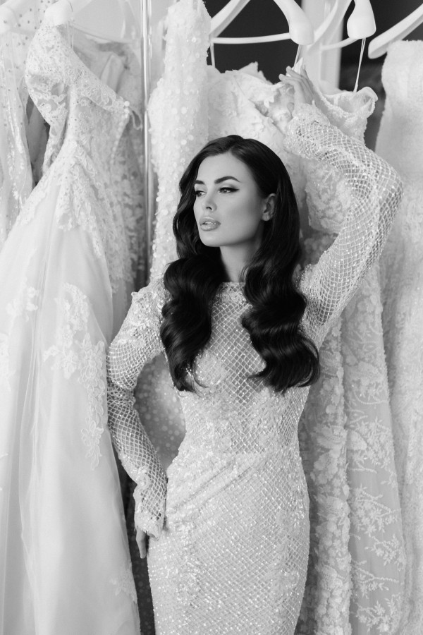 Какие макияж и укладка подходят к платьям