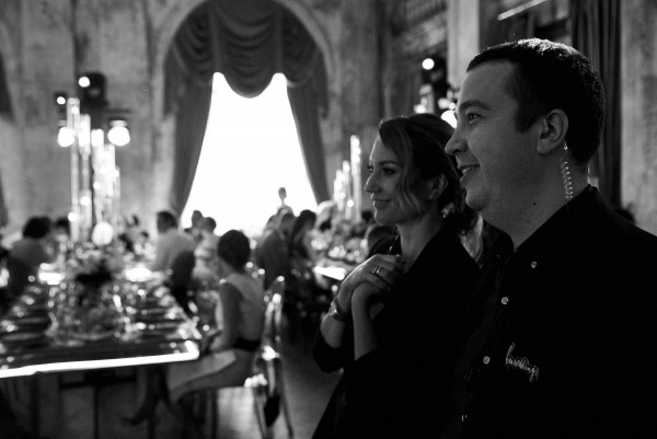 «Город, которого нет»: неоновая свадьба в Санкт-Петербурге