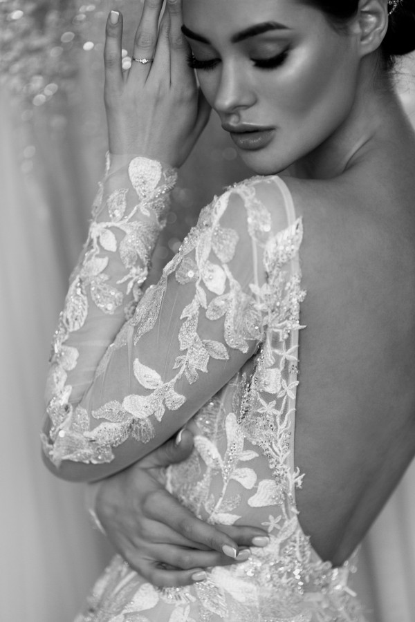 Какие макияж и укладка подходят к платьям