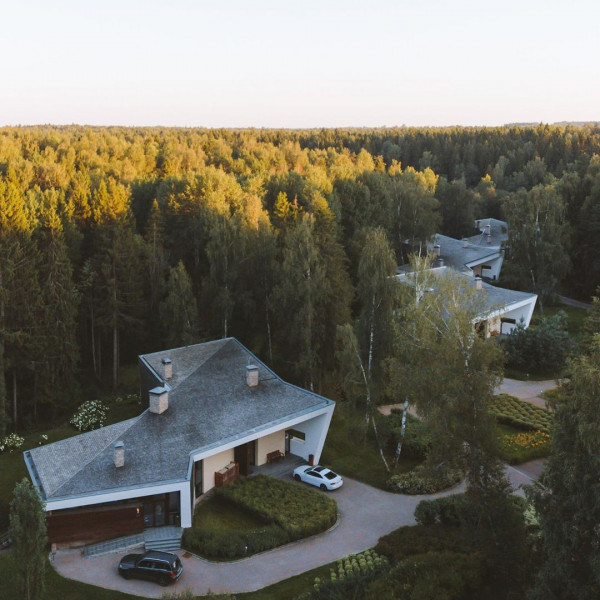 Загородные коттеджи для камерной свадьбы