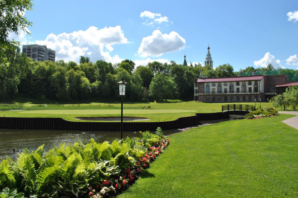 8 площадок с открытыми верандами для летней