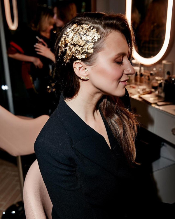 Золото в волосах — новый свадебный тренд