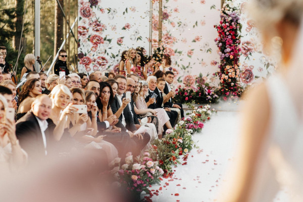 «К нам приходят за элегантными свадьбами и