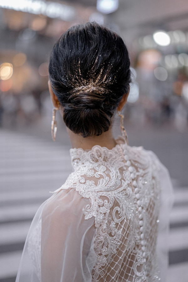 Золото в волосах — новый свадебный тренд