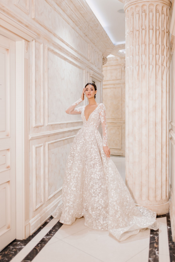 Какие макияж и укладка подходят к платьям