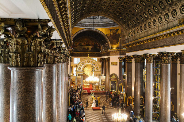 «Город, которого нет»: неоновая свадьба в Санкт-Петербурге