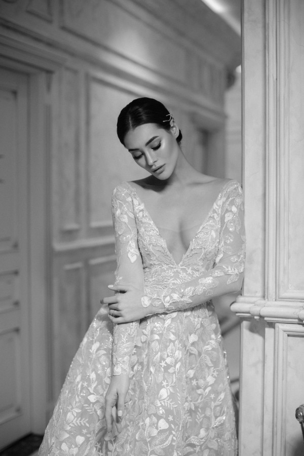 Какие макияж и укладка подходят к платьям