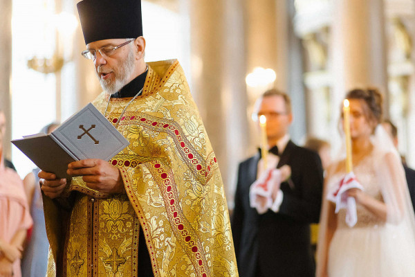 «Город, которого нет»: неоновая свадьба в Санкт-Петербурге