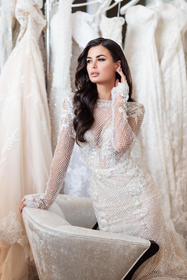 Какие макияж и укладка подходят к платьям