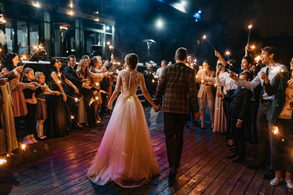 Уютная свадьба в золотисто-зеленых оттенках