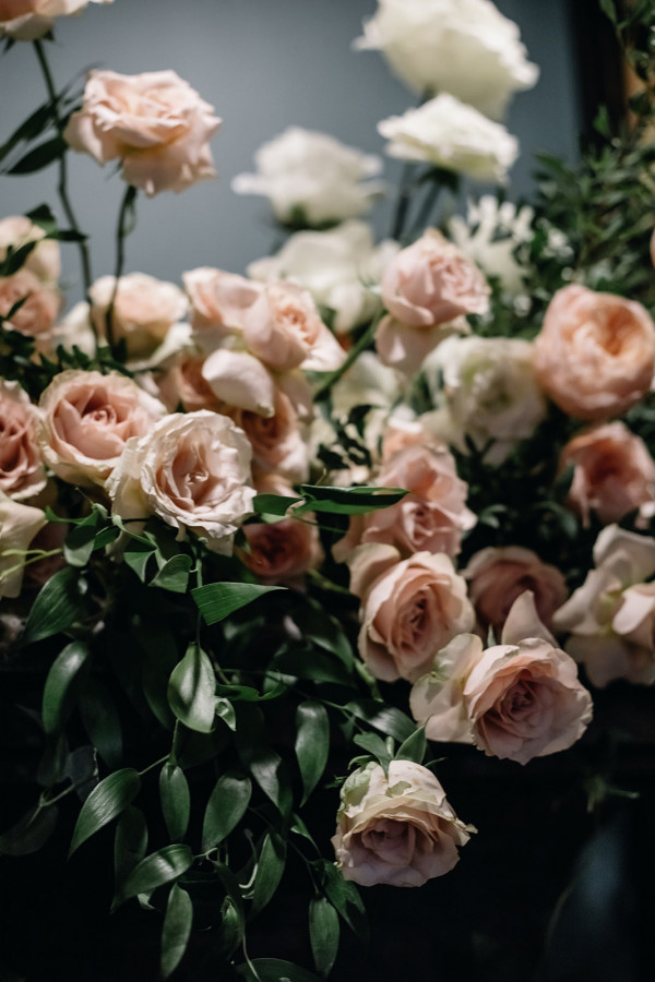 Классическая сдержанная свадьба в центре Москвы