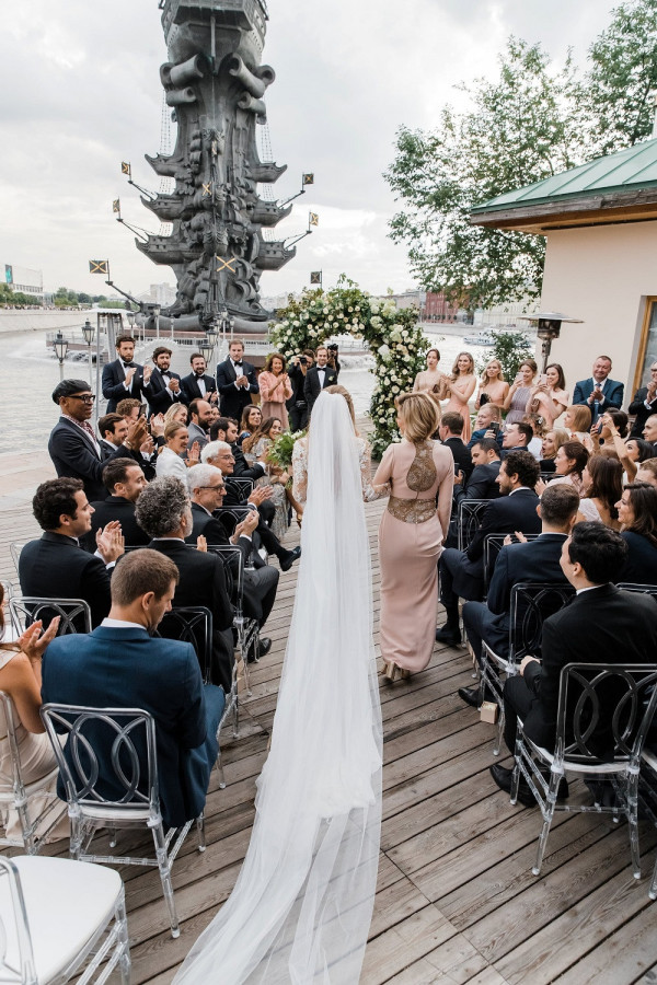 «К нам приходят за элегантными свадьбами и