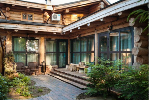 Загородные коттеджи для камерной свадьбы