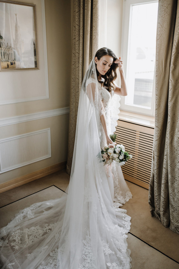 Классическая сдержанная свадьба в центре Москвы