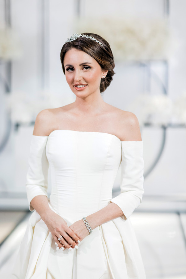 Черно-белая свадьба под сказочными деревьями