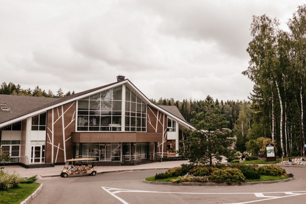 Загородные коттеджи для камерной свадьбы