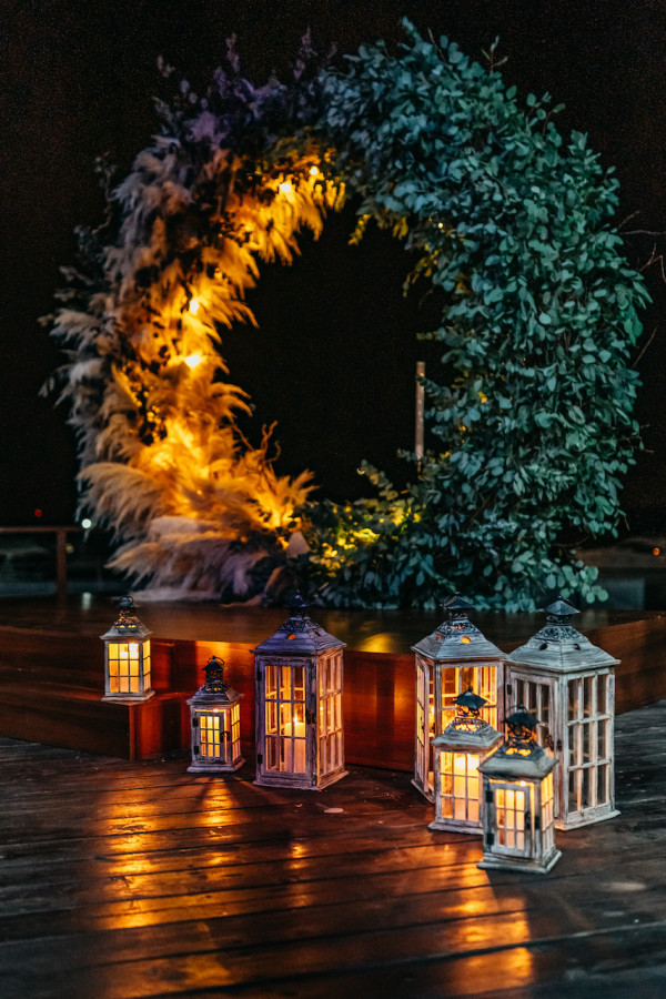 Уютная свадьба в золотисто-зеленых оттенках