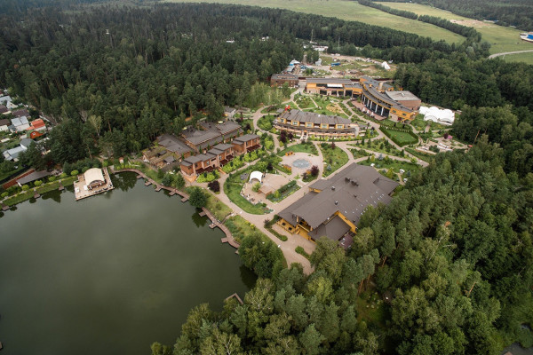 Загородные коттеджи для камерной свадьбы