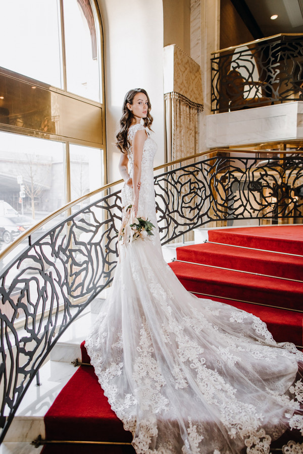 Классическая сдержанная свадьба в центре Москвы