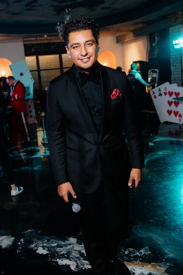 Ведущие Адис Маммо