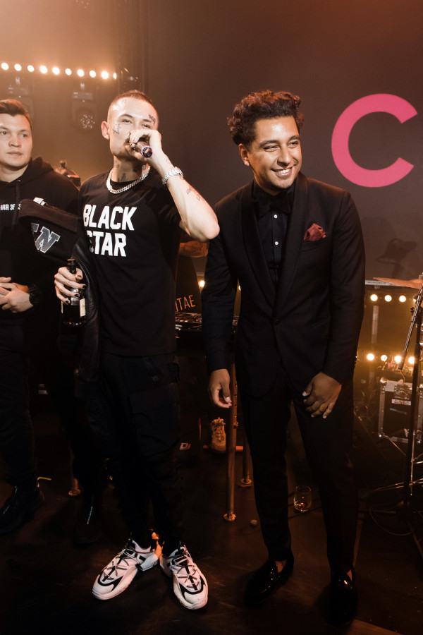 Ведущие Адис Маммо