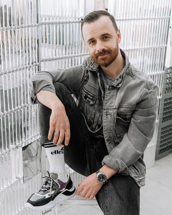 Новый ведущий «Холостяка» с Тимати. Кто такой