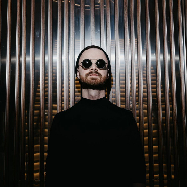 Новый ведущий «Холостяка» с Тимати. Кто такой