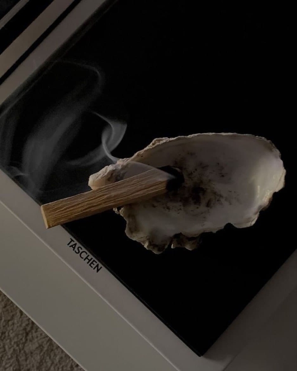 7 подкастов, которые помогут справиться с тревогой