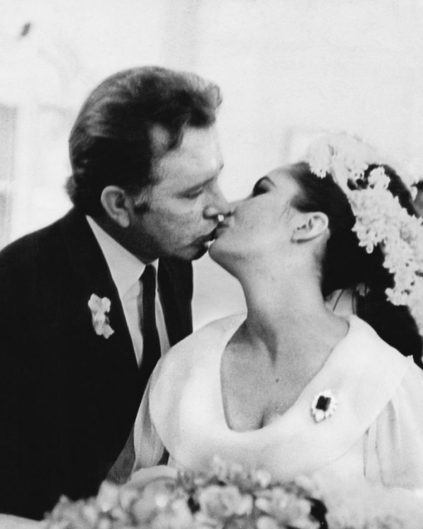 10 помолвочных колец Элизабет Тейлор