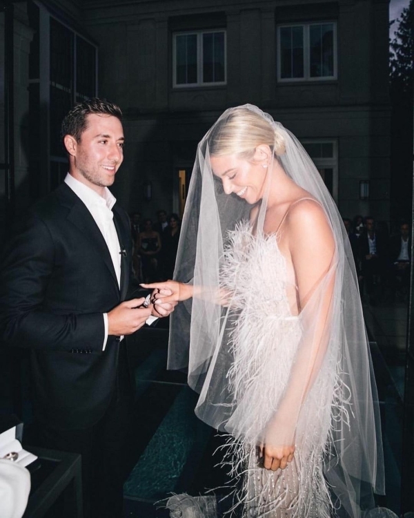 Свадебная церемония вечером — идея для романтиков