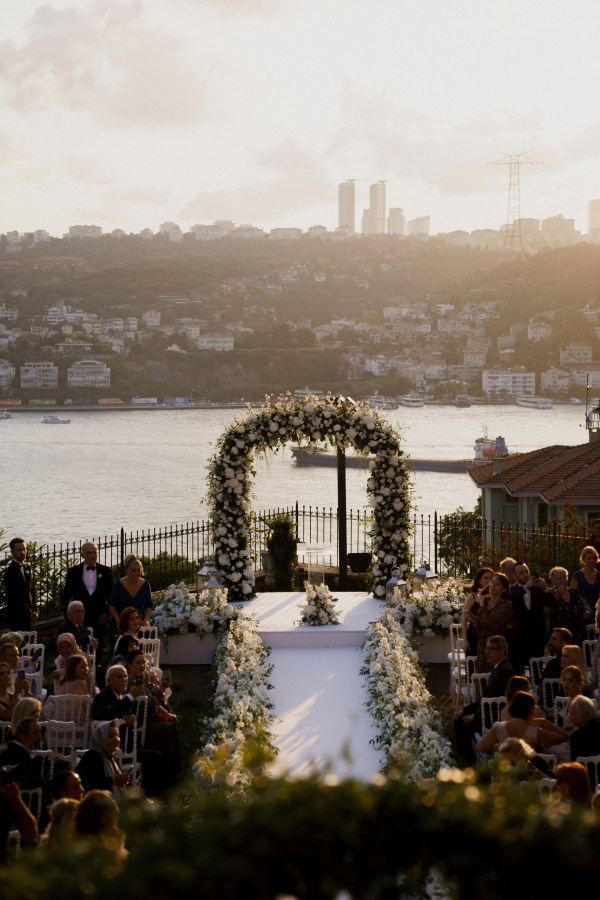 Свадьба с восточным характером у берегов Босфора