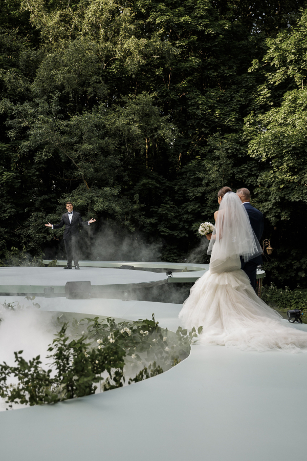 Неклассический свадебный проект на природе от WE