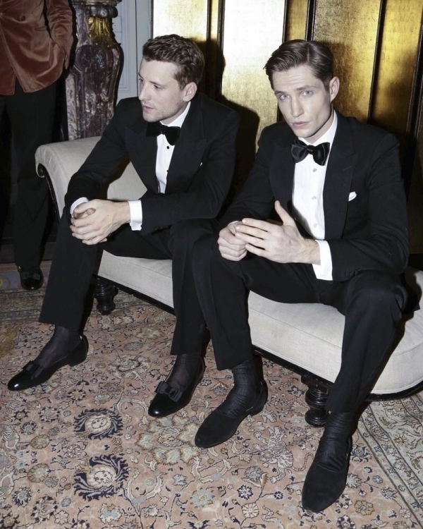 Какой костюм выбрать жениху летом 2022?