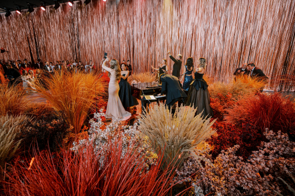 Свадьба с парящими птицами в Barvikha Concert