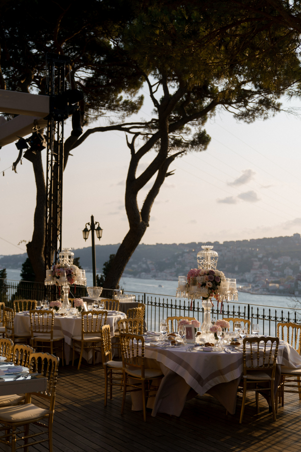 Свадьба с восточным характером у берегов Босфора