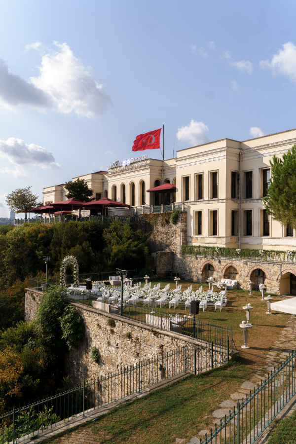 Свадьба с восточным характером у берегов Босфора