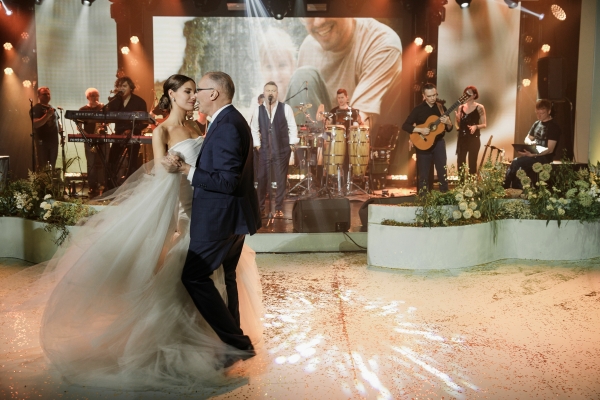 Неклассический свадебный проект на природе от WE