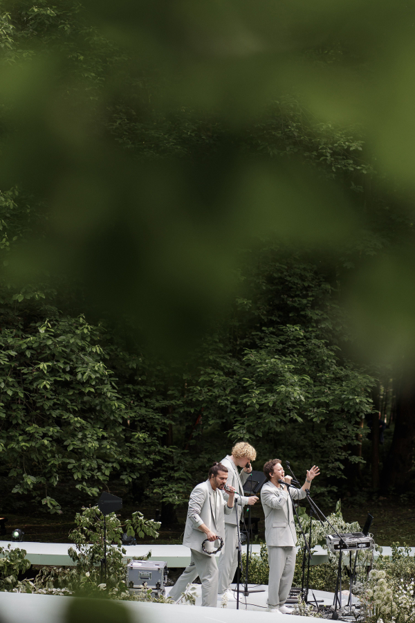 Неклассический свадебный проект на природе от WE