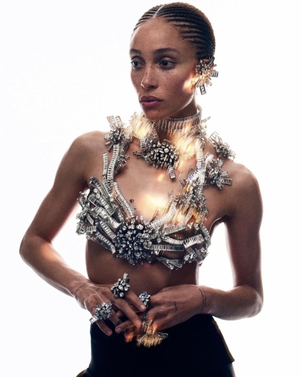 Самые модные колье с большими камнями на